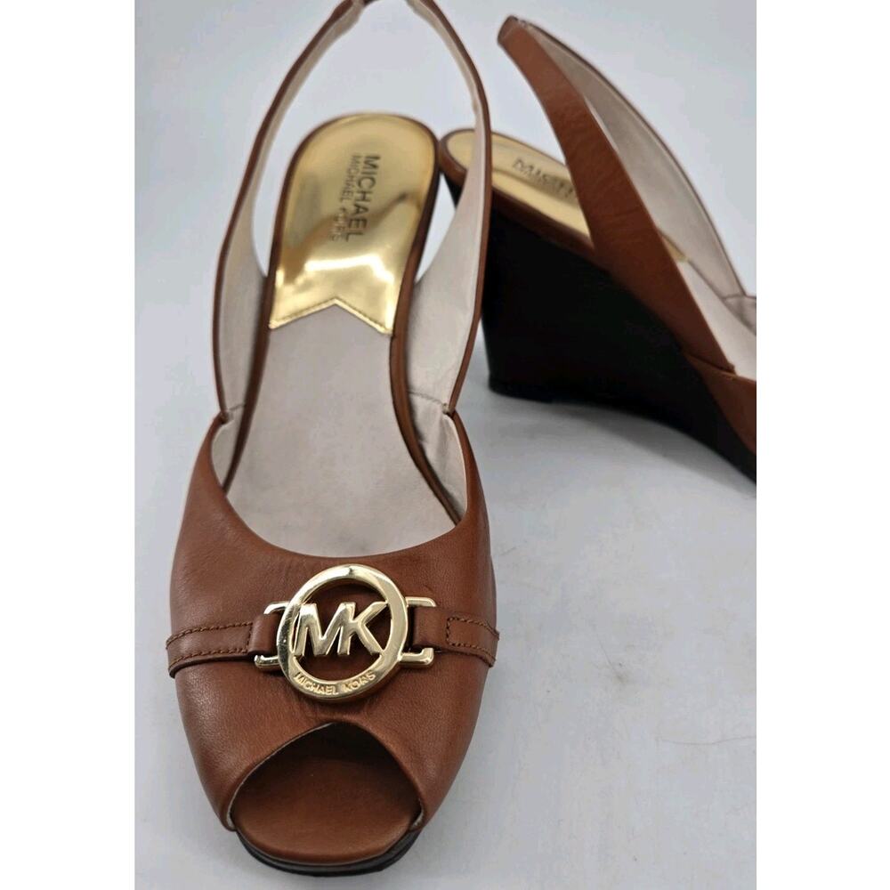 Michael Kors Charm Gold Logo Peep Toe Slingback Wedge Camel Brown Shoe Sz 10